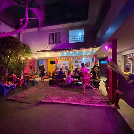 The Pelican Larry Hostel Кали Екстериор снимка