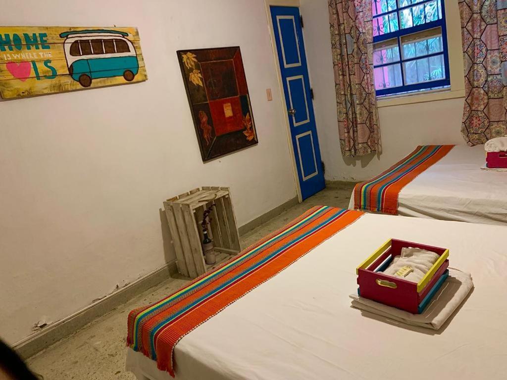 The Pelican Larry Hostel Кали Екстериор снимка