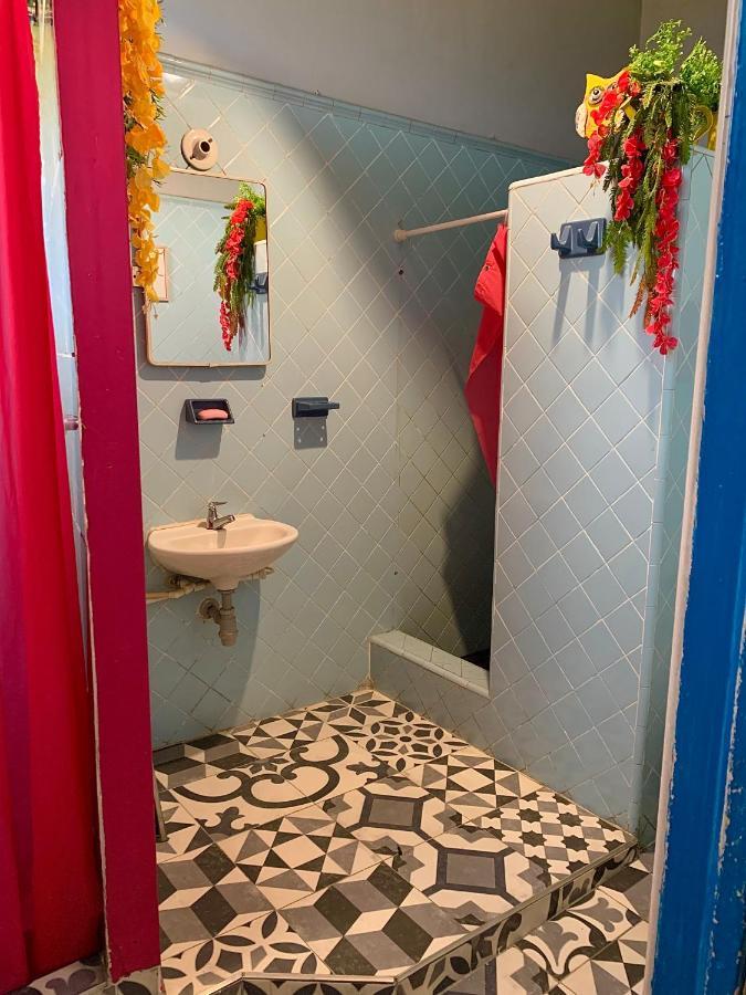 The Pelican Larry Hostel Кали Екстериор снимка