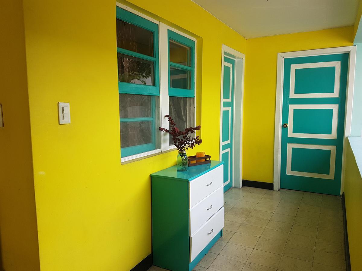 The Pelican Larry Hostel Кали Екстериор снимка
