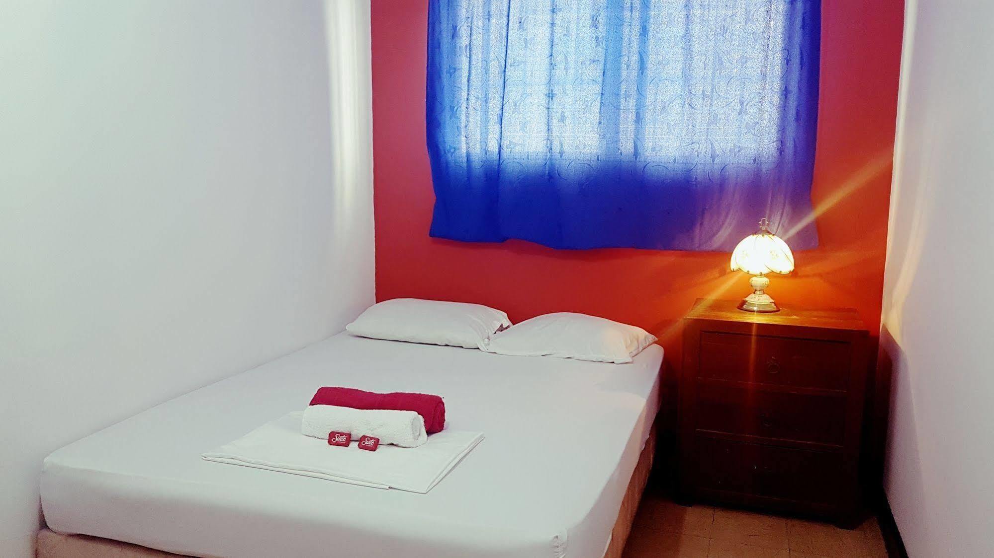 The Pelican Larry Hostel Кали Екстериор снимка