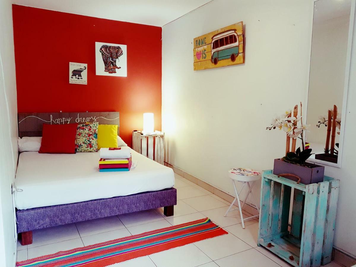 The Pelican Larry Hostel Кали Екстериор снимка