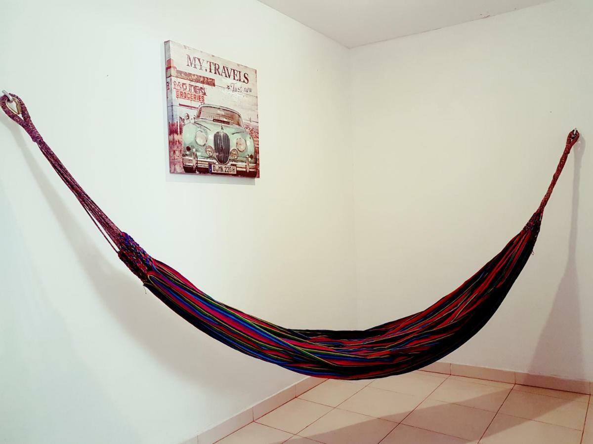 The Pelican Larry Hostel Кали Екстериор снимка